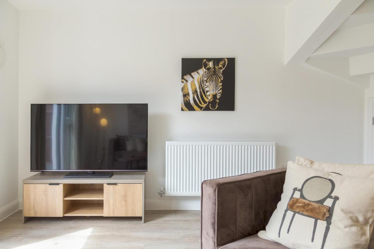 Pass The Keys Cheerful 4 Bed Central Townhouse Garden & Parking Villa Birmingham Bagian luar foto