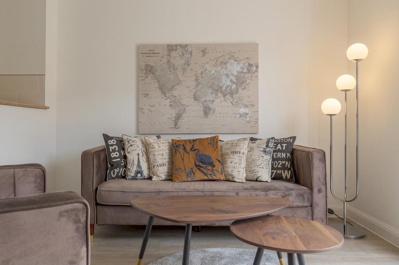Pass The Keys Cheerful 4 Bed Central Townhouse Garden & Parking Villa Birmingham Bagian luar foto