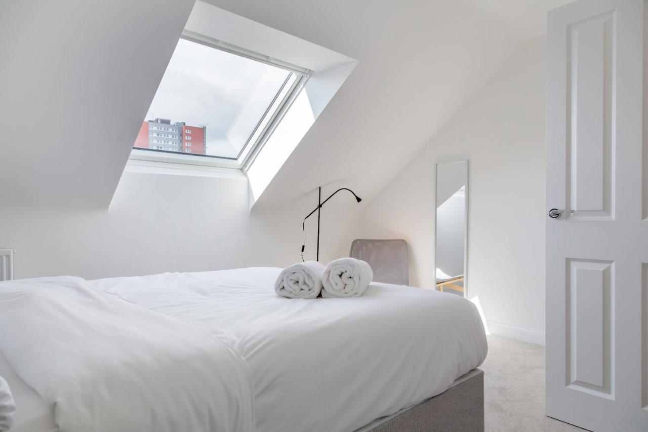 Pass The Keys Cheerful 4 Bed Central Townhouse Garden & Parking Villa Birmingham Bagian luar foto